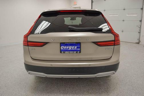 2023 Volvo V90 Cross Country B6 Plus
