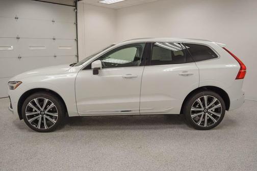 2023 Volvo XC60 B5 Ultimate Bright Theme