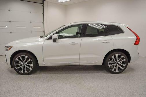2023 Volvo XC60 B5 Ultimate Bright Theme