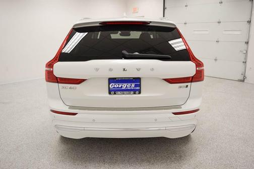 2023 Volvo XC60 B5 Ultimate Bright Theme