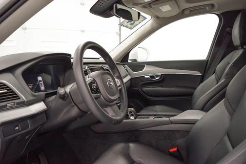 2024 Volvo XC90 B5 Core Bright Theme