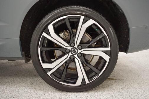 2022 Volvo XC60 Recharge Plug-In Hybrid T8 R-Design