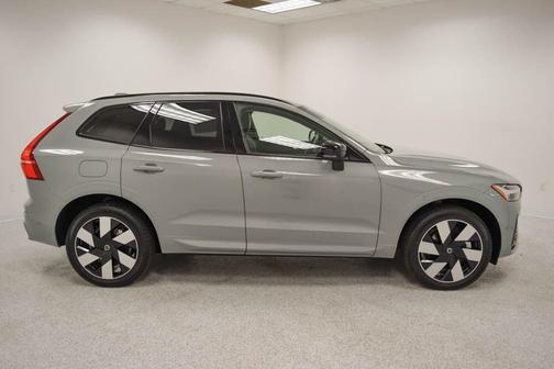 2025 Volvo XC60 Plug-In Hybrid T8 Plus