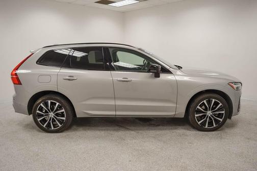 2023 Volvo XC60 B5 Plus Dark Theme