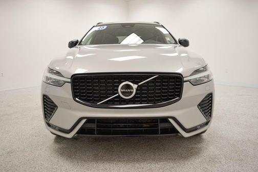 2023 Volvo XC60 B5 Plus Dark Theme