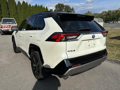 2022 Toyota RAV4 Hybrid SE