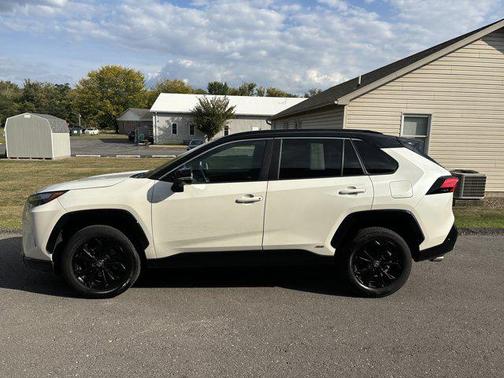 2022 Toyota RAV4 Hybrid SE