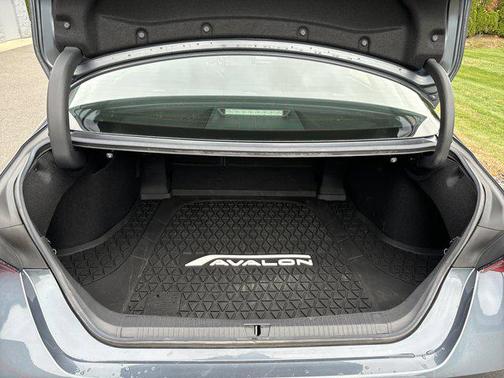 2019 Toyota Avalon XLE