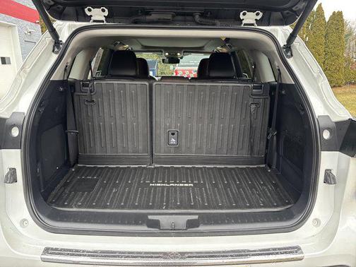 2025 Toyota Highlander Hybrid Platinum