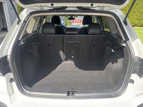 Pure White 2025 Volkswagen Taos 1.5T SE