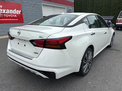 Pearl White Tricoat 2023 Nissan Altima 2.5 SL