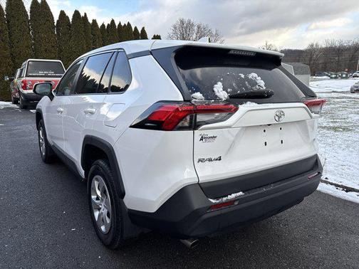 2023 Toyota RAV4 LE
