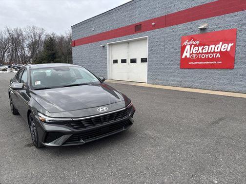 2025 Hyundai ELANTRA SEL