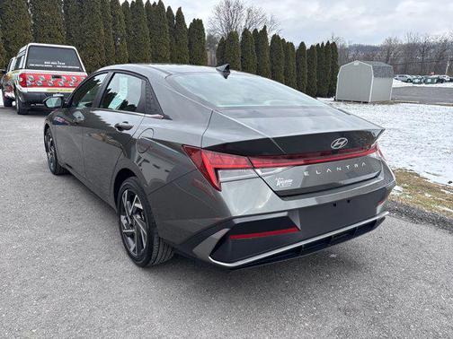 2025 Hyundai ELANTRA SEL