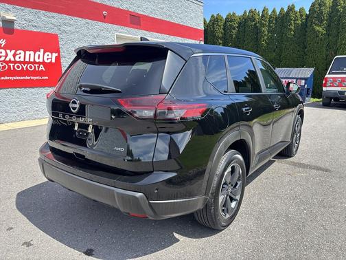 Super Black 2025 Nissan Rogue SV