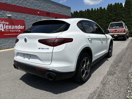 2022 Alfa Romeo Stelvio Sprint