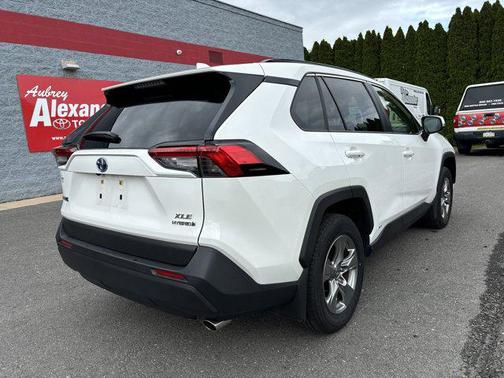 2024 Toyota RAV4 Hybrid XLE
