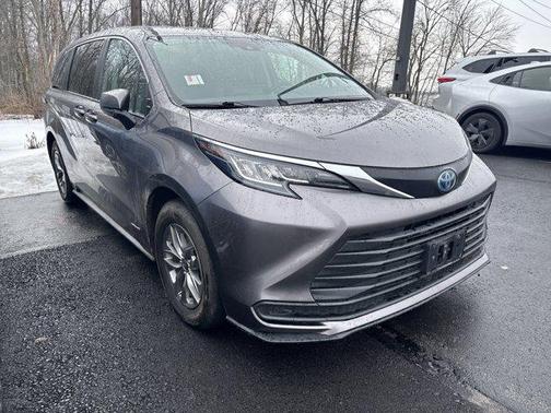 2021 Toyota Sienna LE