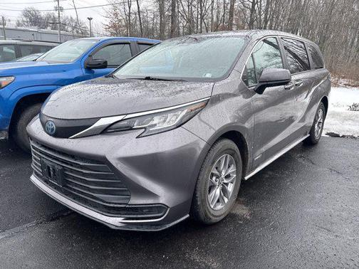 2021 Toyota Sienna LE