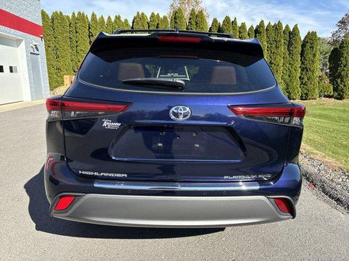 2023 Toyota Highlander Platinum
