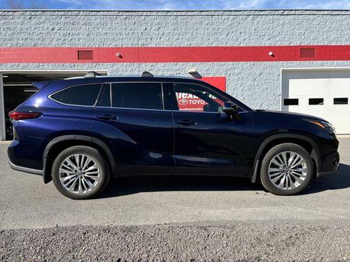 2023 Toyota Highlander Platinum