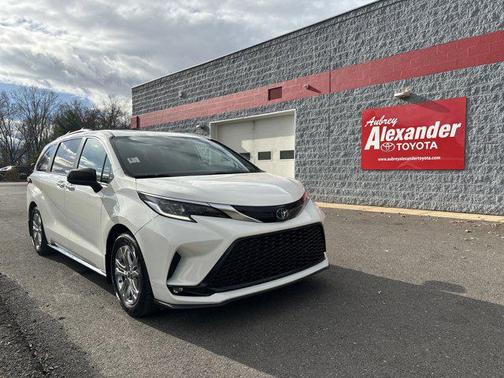 2022 Toyota Sienna XSE 7 Passenger