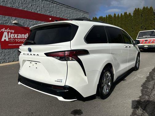 2022 Toyota Sienna XSE 7 Passenger