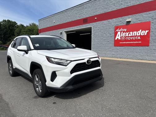 Ice 2025 Toyota RAV4 Hybrid XLE