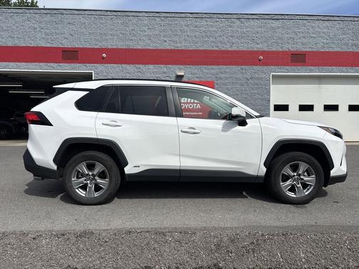 Ice 2025 Toyota RAV4 Hybrid XLE
