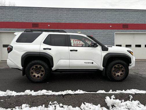 2025 Toyota 4Runner Hybrid Trailhunter