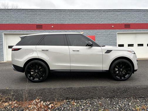 2025 Land Rover Range Rover Sport SE