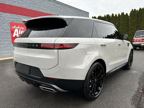 2025 Land Rover Range Rover Sport SE