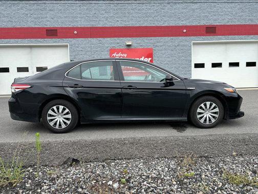 2019 Toyota Camry Hybrid LE