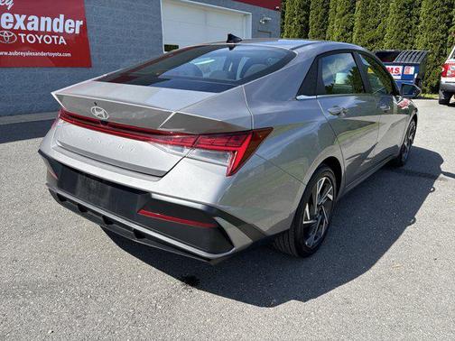 Fluid Metal 2025 Hyundai ELANTRA SEL