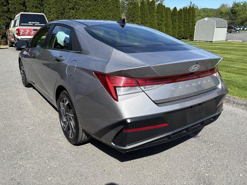 Fluid Metal 2025 Hyundai ELANTRA SEL