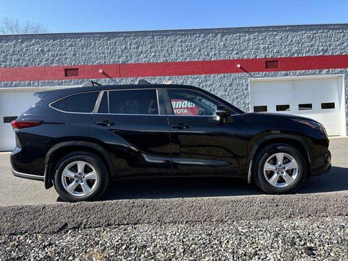 2023 Toyota Highlander LE