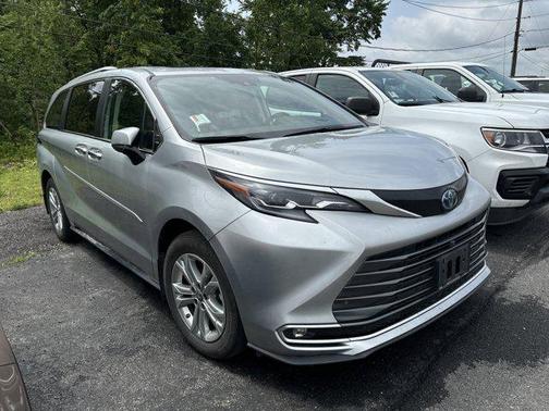 2024 Toyota Sienna Platinum 7 Passenger