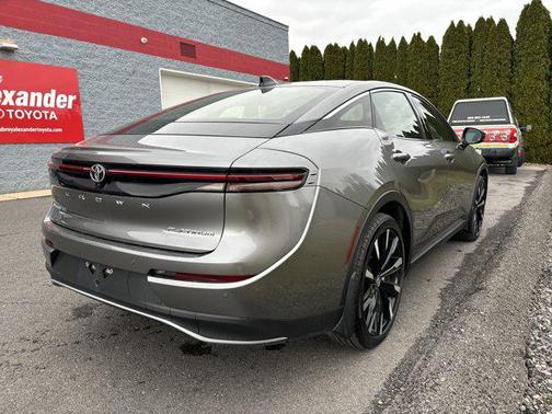 2025 Toyota Crown Platinum