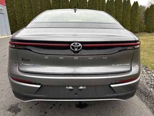 2025 Toyota Crown Platinum