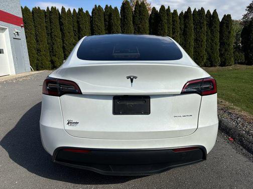 2024 Tesla Model Y Long Range Dual Motor All-Wheel Drive