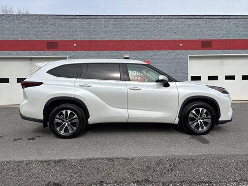 Wind Chill Pearl 2024 Toyota Highlander XLE