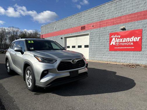 2022 Toyota Highlander LE