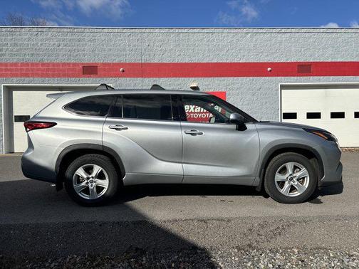 2022 Toyota Highlander LE