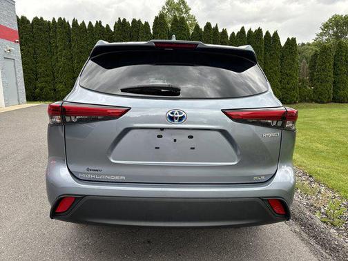 2022 Toyota Highlander Hybrid XLE