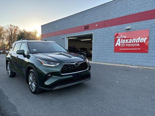 2024 Toyota Highlander XLE