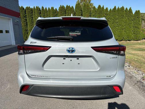 2022 Toyota Highlander Hybrid XLE