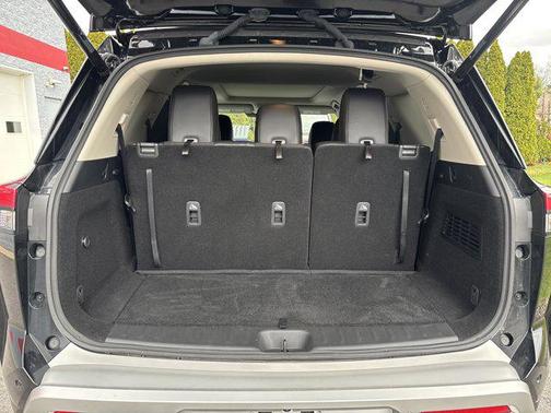 2025 Nissan Pathfinder SL 4WD