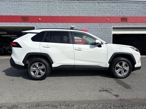 Ice 2025 Toyota RAV4 XLE