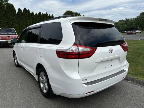 2017 Toyota Sienna LE