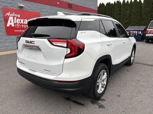 Summit White 2023 GMC Terrain SLE
